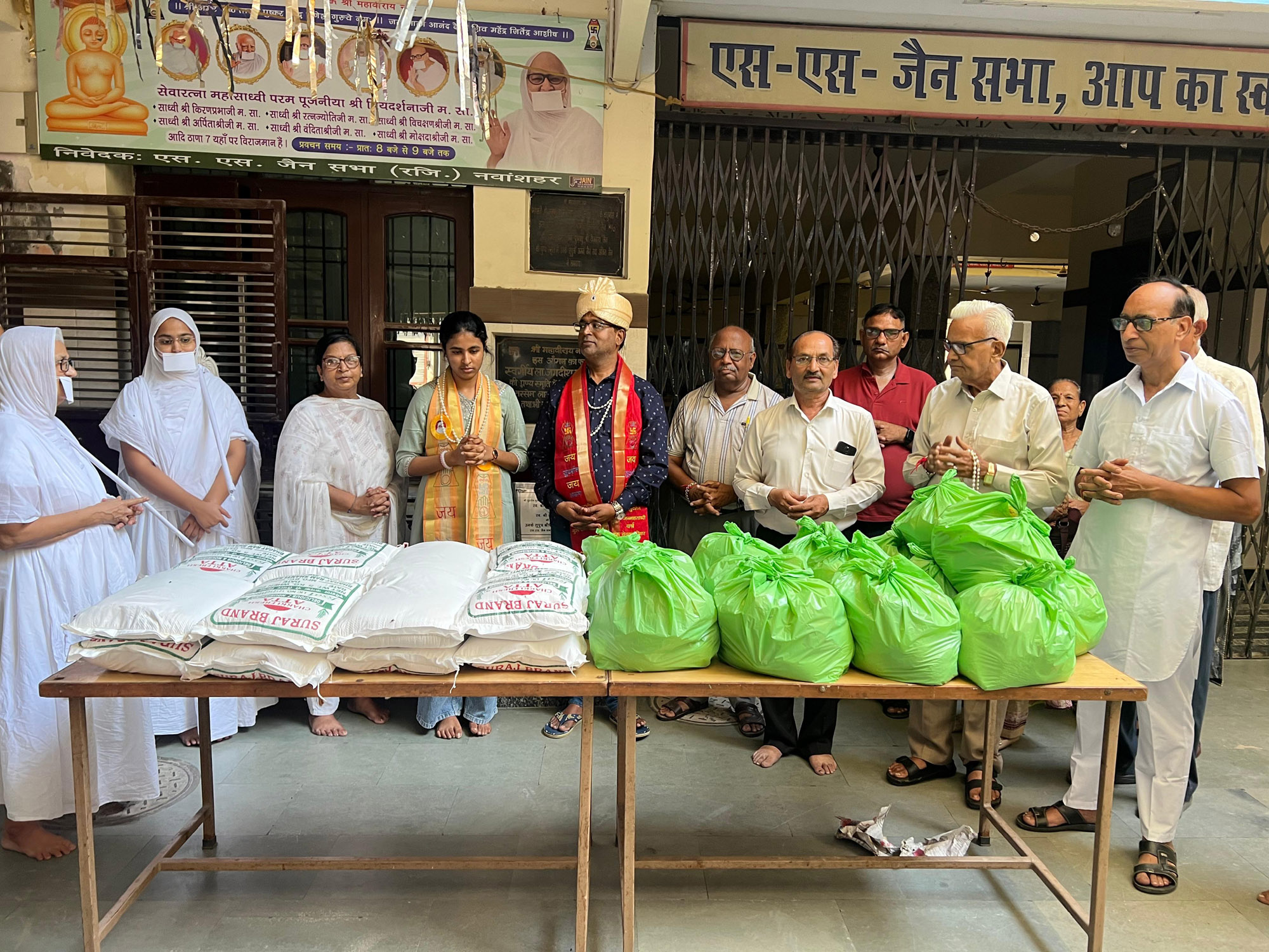 Shri Vardhman Jain Seva Sangh distributed ration to 20 needy people.